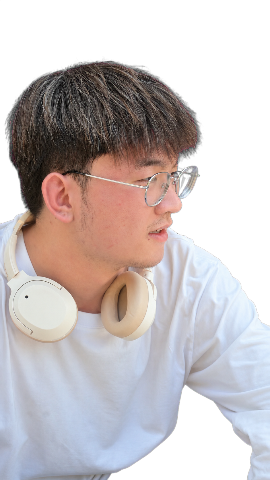 李嘉乐侧面半身人物照